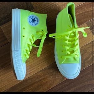 neon yellow converse!!